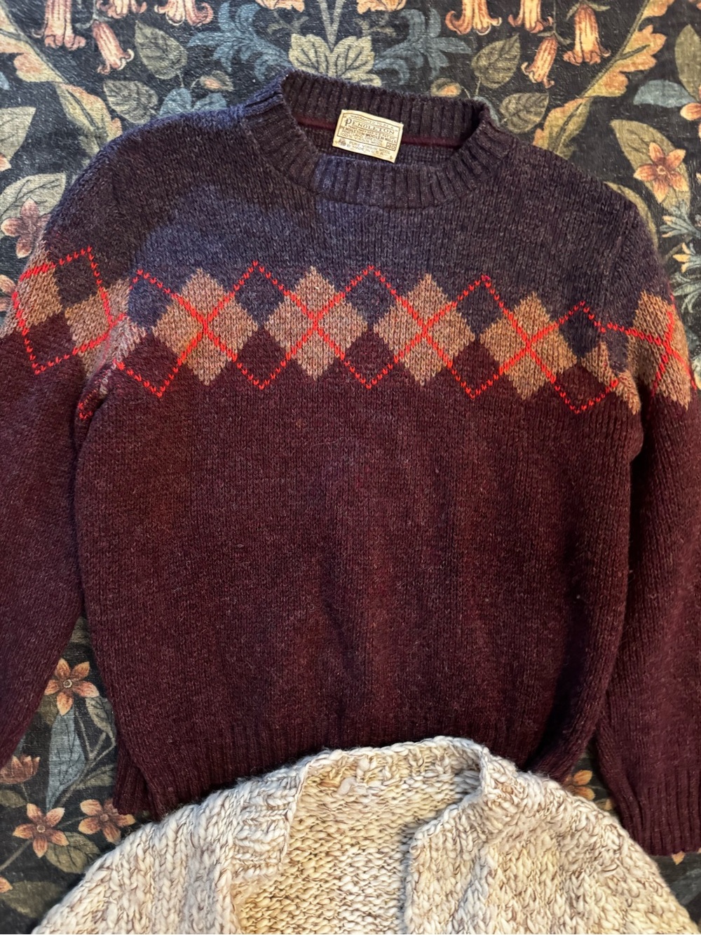 Sweaters - Picture 4 of 4